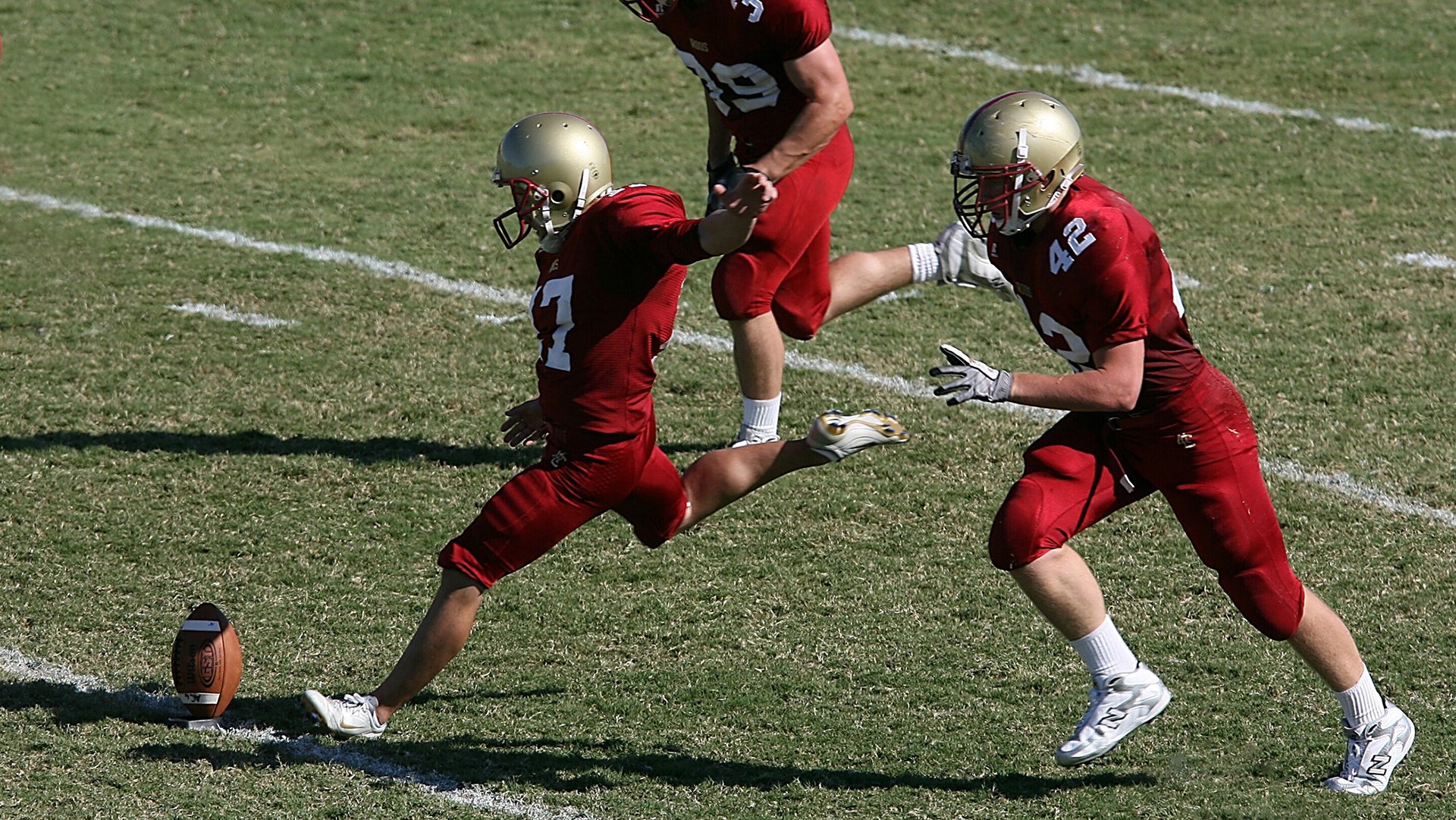 中国男足在巴黎奥运会比赛中以2-0战胜日本，奥运会足球赛中国男足